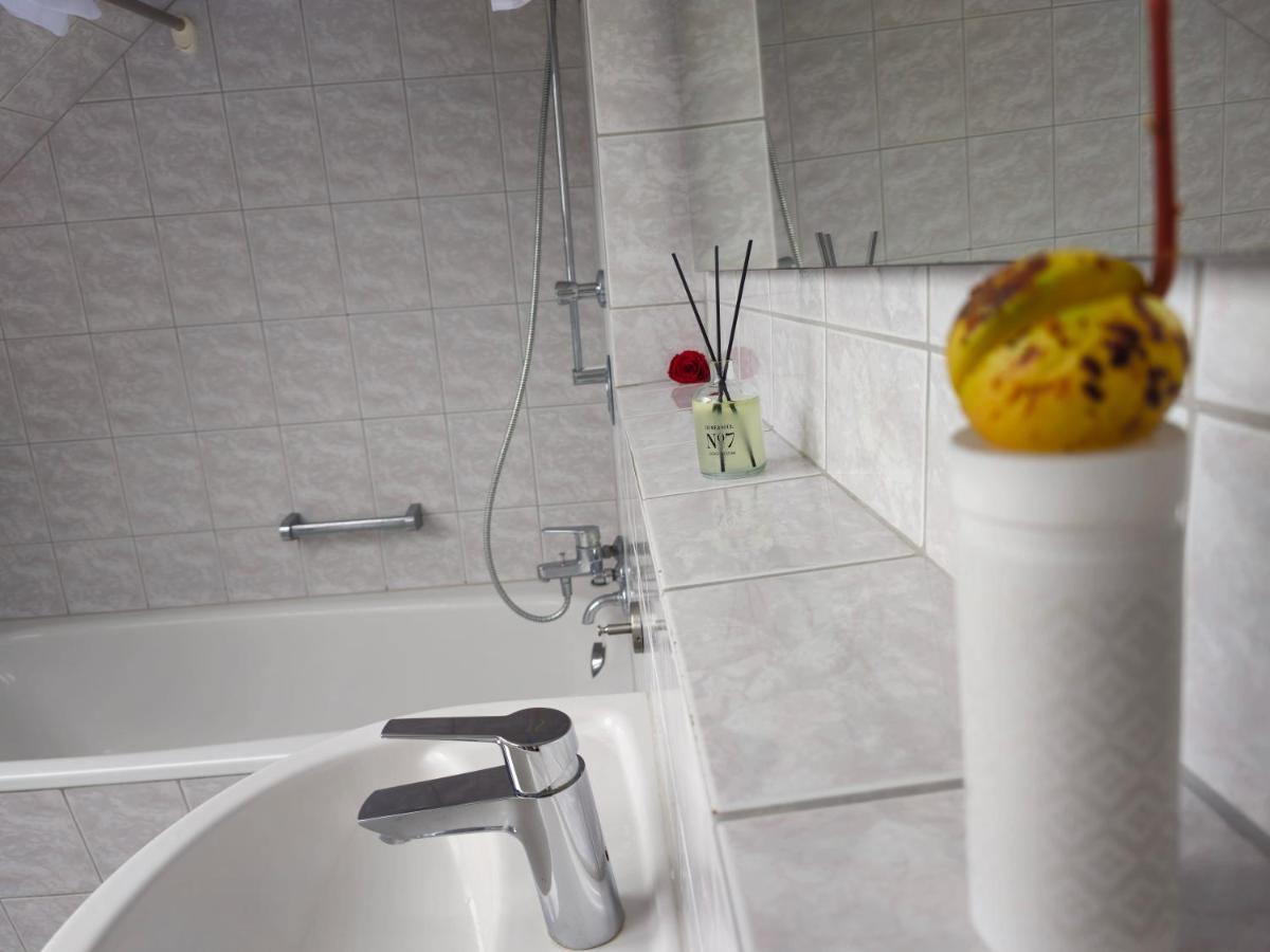 Sauna - Massage -Bodensee-Cinema Feeling- Home Sharing - Parking - Kueche Radolfzell am Bodensee Eksteriør billede